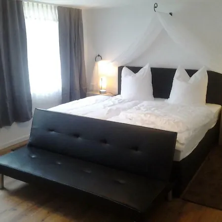 Ferienwohnung Im Dachgeschoss Apartman